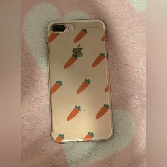 Clear case with decorative carrots. iPhone 7plus - Picture 3 of 3